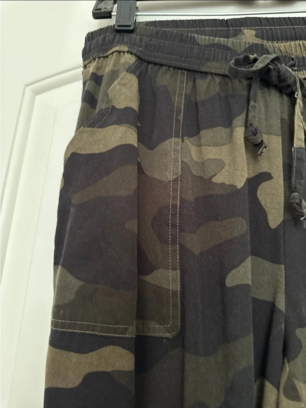 PINK Victoria's Secret Olive & Black Camo Joggers - Picture 2 of 4